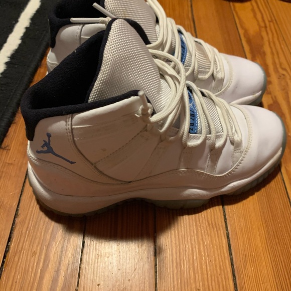 Jordan 11 size 3.5y - Picture 3 of 5